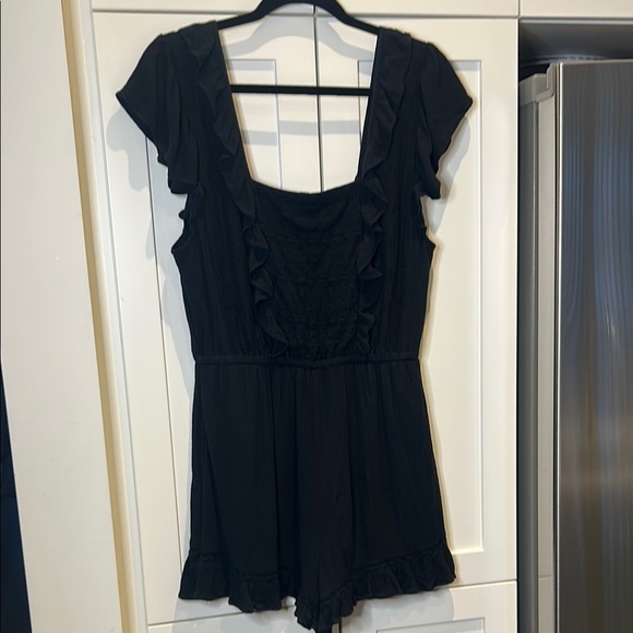 American Eagle Black Ruffled Lace Romper 
Size L - Picture 3 of 17